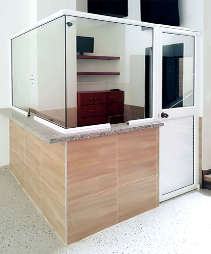 Cerramiento en vidrio para local comercial